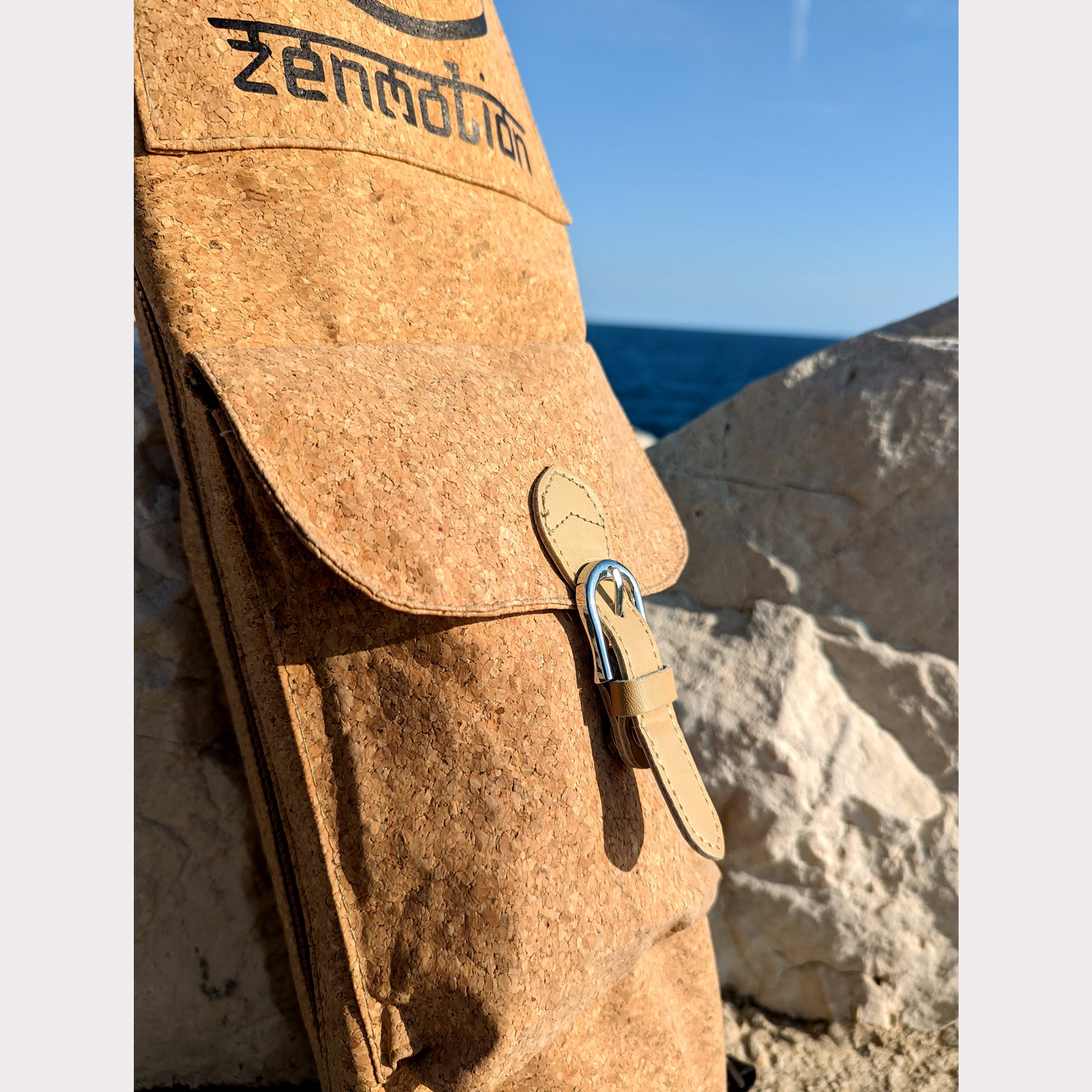 Picture showing the the big pocket of the deluxe ZenMotion cork yoga mat transport bag.